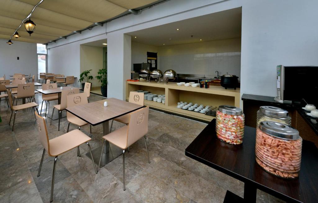 Zodiak Asia Afrika By Kagum Hotels Bandung Exterior photo